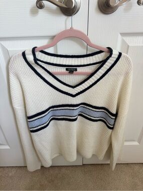Sweater. Brand new. Size L.